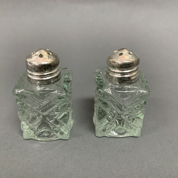 Miniature Salt and Pepper Shakers Clear Glass Silver-plate - Picture 1 of 5
